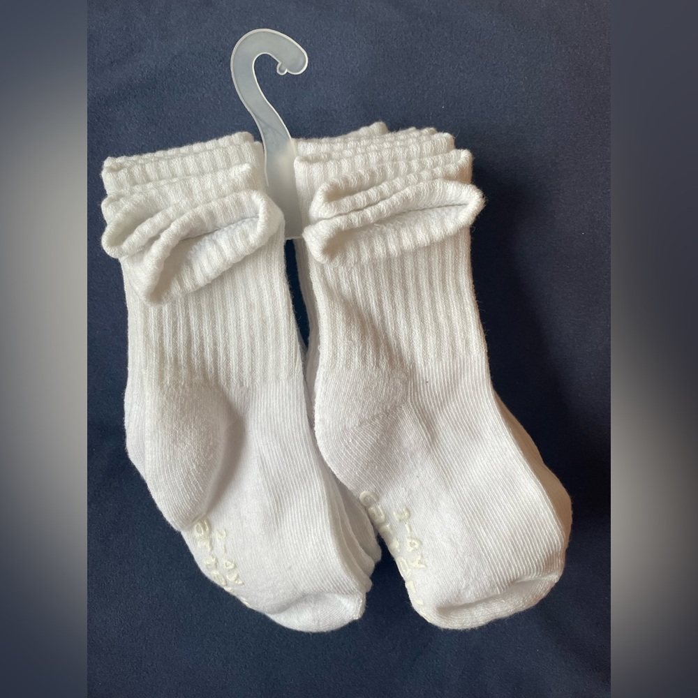 NWT Carter’s Kids White Crew Socks size 2-4 - Picture 3 of 5